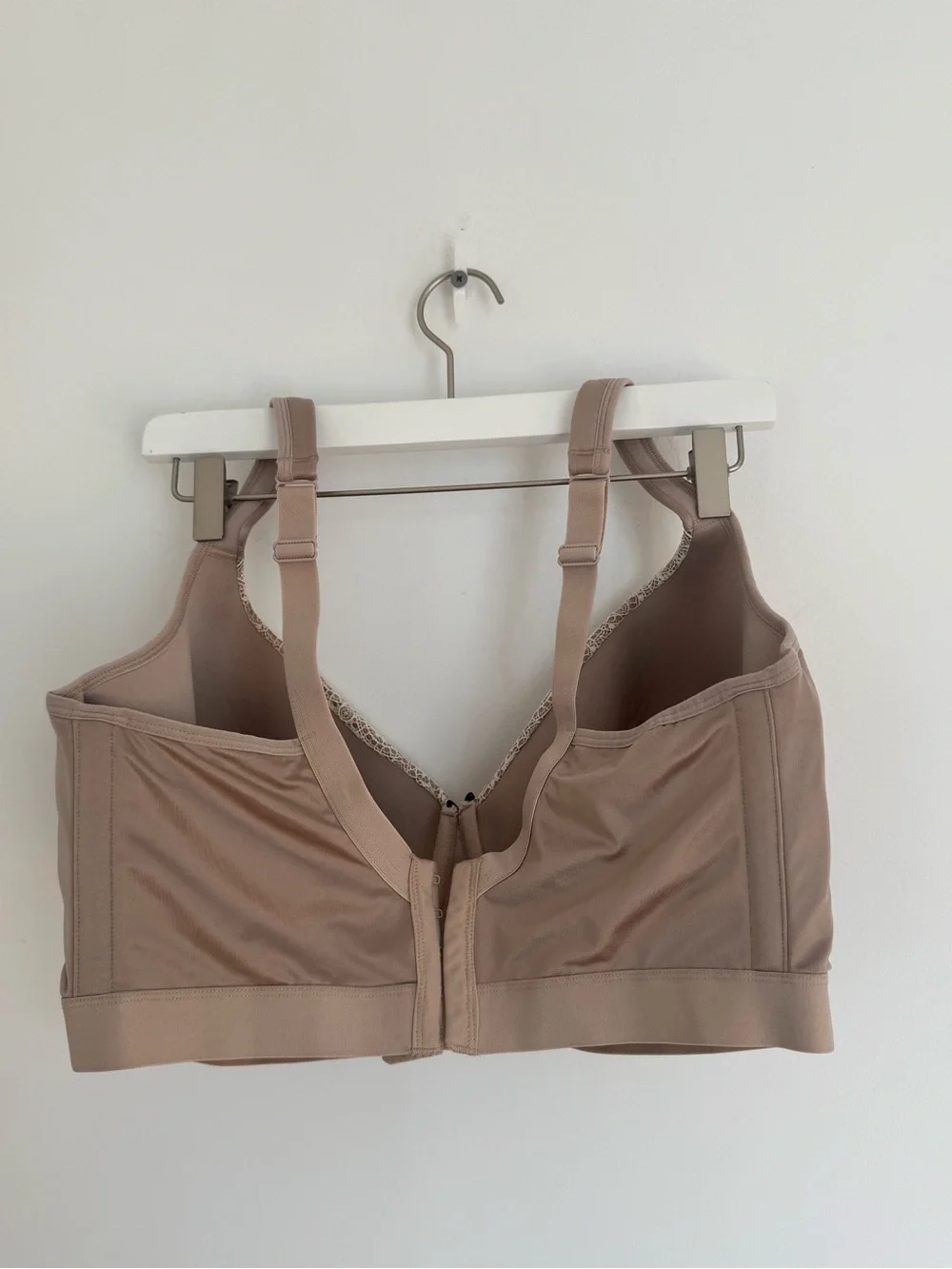 Cacique Taupe Bra with Cream Lace Trim 42G